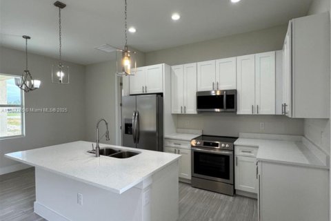 House in Lehigh Acres, Florida 4 bedrooms, 133.69 sq.m. № 1118367 - photo 13