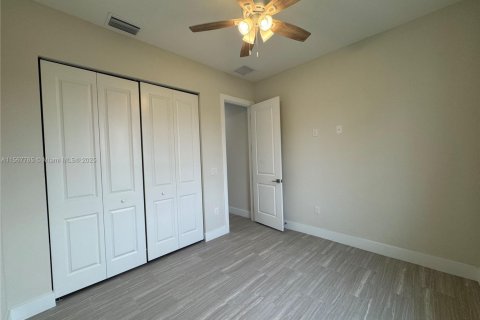 House in Lehigh Acres, Florida 4 bedrooms, 133.69 sq.m. № 1118367 - photo 23
