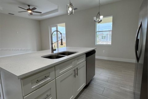 House in Lehigh Acres, Florida 4 bedrooms, 133.69 sq.m. № 1118367 - photo 28