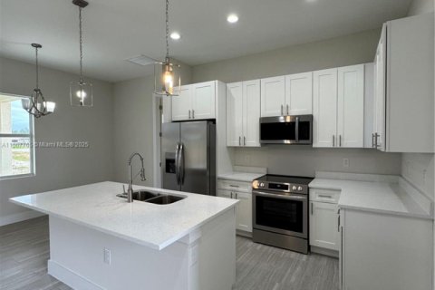 House in Lehigh Acres, Florida 4 bedrooms, 133.69 sq.m. № 1118367 - photo 5