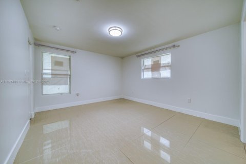 Casa en venta en Miami, Florida, 3 dormitorios, 113.34 m2 № 1799542 - foto 19