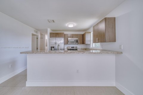 Casa en venta en Miami, Florida, 3 dormitorios, 113.34 m2 № 1799542 - foto 9