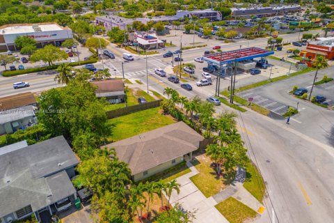 Casa en venta en Miami, Florida, 3 dormitorios, 113.34 m2 № 1799542 - foto 3