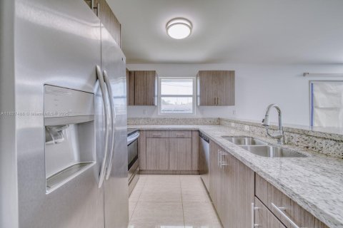 Casa en venta en Miami, Florida, 3 dormitorios, 113.34 m2 № 1799542 - foto 7