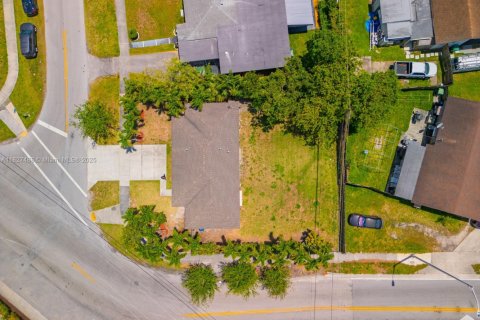 Casa en venta en Miami, Florida, 3 dormitorios, 113.34 m2 № 1799542 - foto 26