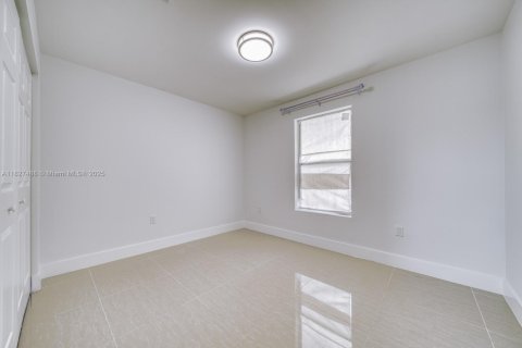 Casa en venta en Miami, Florida, 3 dormitorios, 113.34 m2 № 1799542 - foto 15