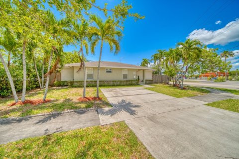 Casa en venta en Miami, Florida, 3 dormitorios, 113.34 m2 № 1799542 - foto 1