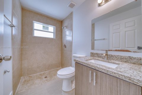 Casa en venta en Miami, Florida, 3 dormitorios, 113.34 m2 № 1799542 - foto 5