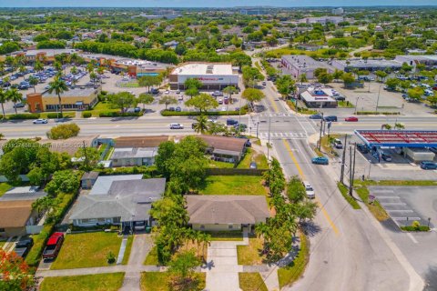 Casa en venta en Miami, Florida, 3 dormitorios, 113.34 m2 № 1799542 - foto 24