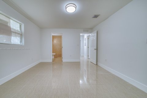 Casa en venta en Miami, Florida, 3 dormitorios, 113.34 m2 № 1799542 - foto 10