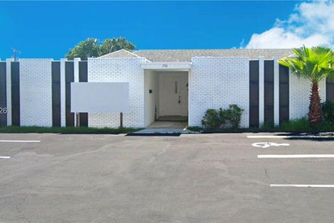Commercial property in St. Lucie, Florida № 2066057