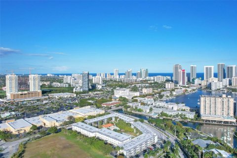 Купить кондоминиум в Халландейл-Бич, Флорида 2 спальни, 89.65м2, № 1997837 - фото 28