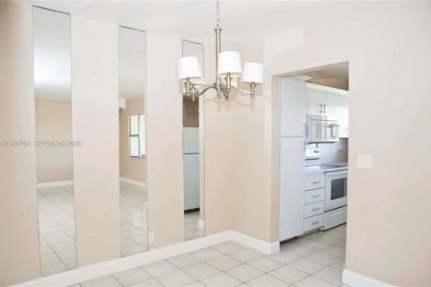 Купить кондоминиум в Халландейл-Бич, Флорида 2 спальни, 89.65м2, № 1997837 - фото 14