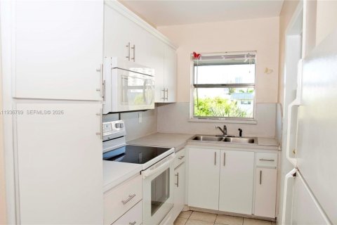 Купить кондоминиум в Халландейл-Бич, Флорида 2 спальни, 89.65м2, № 1997837 - фото 9
