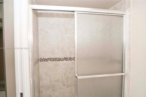 Купить кондоминиум в Халландейл-Бич, Флорида 2 спальни, 89.65м2, № 1997837 - фото 17