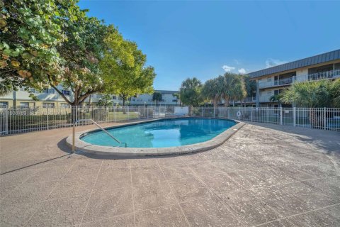 Купить кондоминиум в Халландейл-Бич, Флорида 2 спальни, 89.65м2, № 1997837 - фото 20