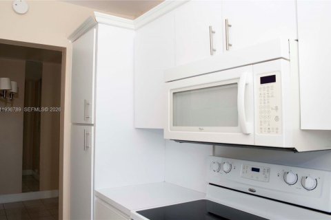 Купить кондоминиум в Халландейл-Бич, Флорида 2 спальни, 89.65м2, № 1997837 - фото 10