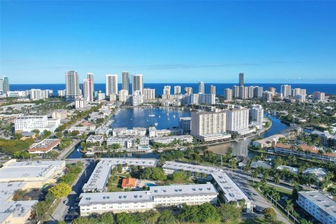 Купить кондоминиум в Халландейл-Бич, Флорида 2 спальни, 89.65м2, № 1997837 - фото 21