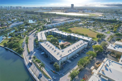 Купить кондоминиум в Халландейл-Бич, Флорида 2 спальни, 89.65м2, № 1997837 - фото 27