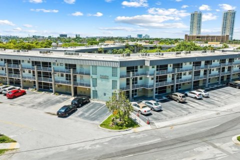 Copropriété à vendre à Hallandale Beach, Floride: 1 chambre, 65.03 m2 № 1944413 - photo 20