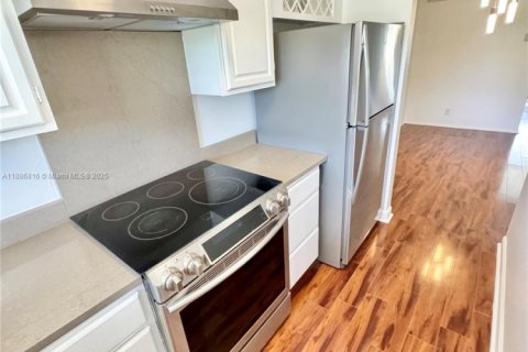 Copropriété à vendre à Hallandale Beach, Floride: 1 chambre, 65.03 m2 № 1944413 - photo 10