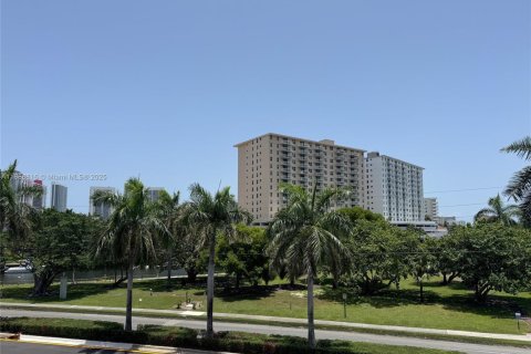 Copropriété à vendre à Hallandale Beach, Floride: 1 chambre, 65.03 m2 № 1944413 - photo 18