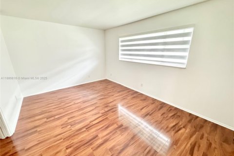 Copropriété à vendre à Hallandale Beach, Floride: 1 chambre, 65.03 m2 № 1944413 - photo 2