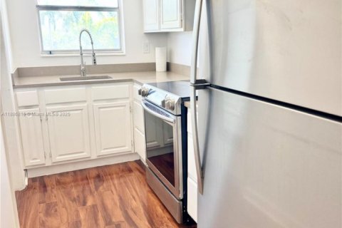 Copropriété à vendre à Hallandale Beach, Floride: 1 chambre, 65.03 m2 № 1944413 - photo 4
