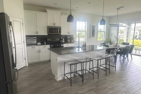 Casa en venta en Orlando, Florida, 5 dormitorios, 281.96 m2 № 1911317 - foto 2