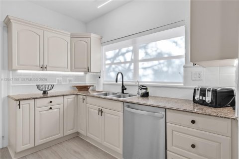Casa en venta en Pompano Beach, Florida, 4 dormitorios, 204.57 m2 № 2186923 - foto 20