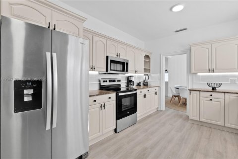 Casa en venta en Pompano Beach, Florida, 4 dormitorios, 204.57 m2 № 2186923 - foto 22