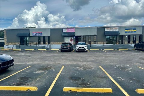 Commercial property in Orlando, Florida 1777.96 sq.m. № 225048 - photo 2