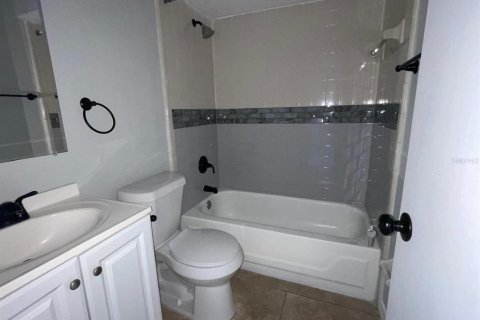 Condo in Orlando, Florida, 2 bedrooms  № 1904686 - photo 12