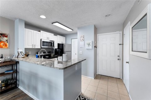 Condo in Tampa, Florida, 2 bedrooms  № 1911171 - photo 8
