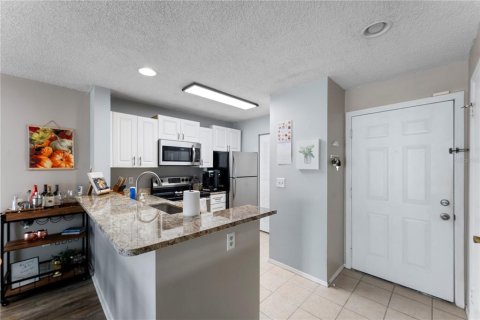 Condo in Tampa, Florida, 2 bedrooms  № 1911171 - photo 7