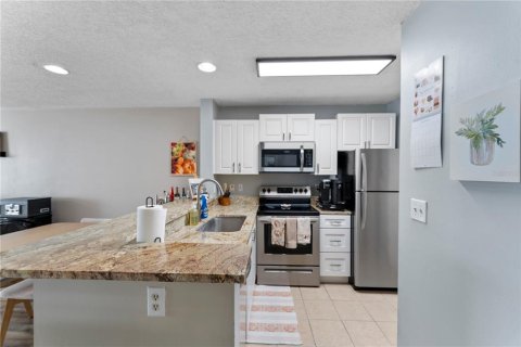 Condo in Tampa, Florida, 2 bedrooms  № 1911171 - photo 9