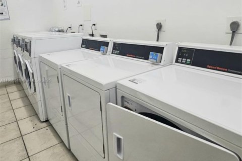 Condominio en alquiler en Hallandale Beach, Florida, 1 dormitorio, 85.01 m2 № 2030765 - foto 22