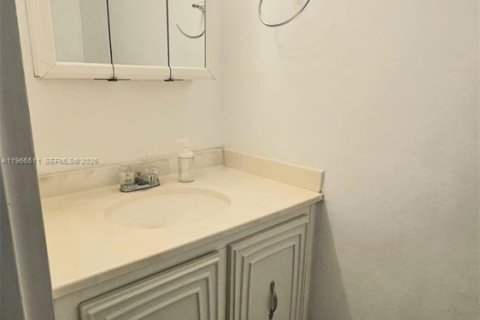 Condominio en alquiler en Hallandale Beach, Florida, 1 dormitorio, 85.01 m2 № 2030765 - foto 15