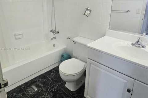 Condominio en alquiler en Hallandale Beach, Florida, 1 dormitorio, 85.01 m2 № 2030765 - foto 17