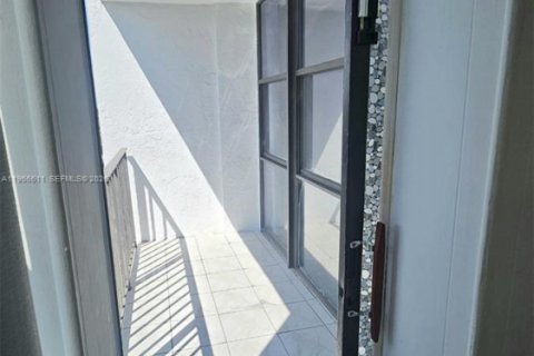 Condominio en alquiler en Hallandale Beach, Florida, 1 dormitorio, 85.01 m2 № 2030765 - foto 20
