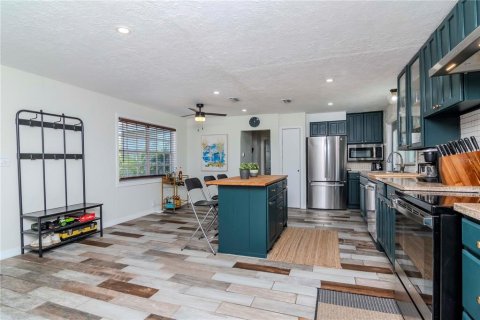 House in Tampa, Florida 3 bedrooms, 137.77 sq.m. № 1884165 - photo 7