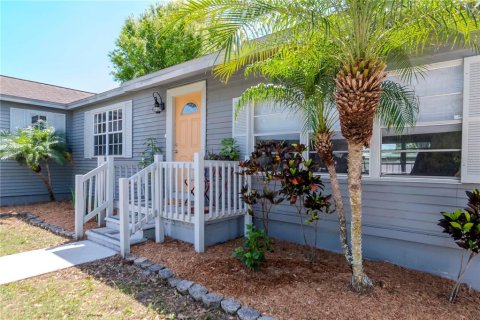 House in Tampa, Florida 3 bedrooms, 137.77 sq.m. № 1884165 - photo 2