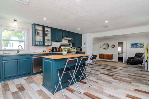 House in Tampa, Florida 3 bedrooms, 137.77 sq.m. № 1884165 - photo 8