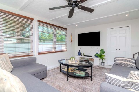House in Tampa, Florida 3 bedrooms, 137.77 sq.m. № 1884165 - photo 15