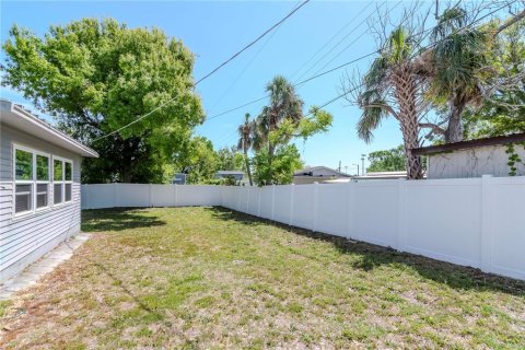 House in Tampa, Florida 3 bedrooms, 137.77 sq.m. № 1884165 - photo 25