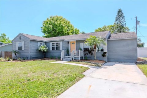 House in Tampa, Florida 3 bedrooms, 137.77 sq.m. № 1884165 - photo 1