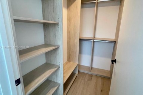 Снять в аренду кондоминиум в Майами, Флорида 1 спальня, 60.39м2, № 2003719 - фото 11