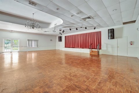 Condo in Hollywood, Florida, 2 bedrooms  № 1949916 - photo 15
