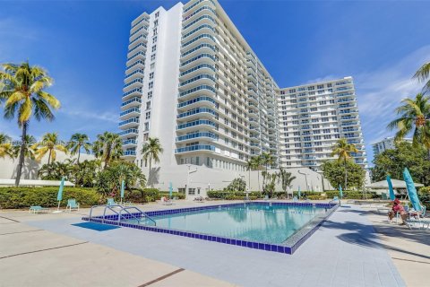 Condo in Hollywood, Florida, 2 bedrooms  № 1949916 - photo 28