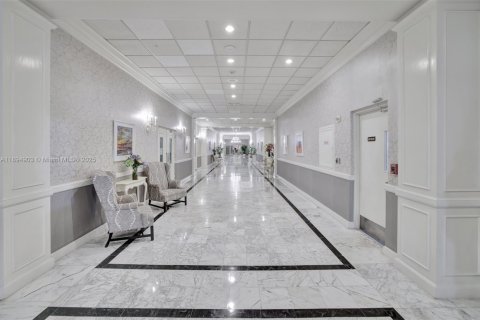 Condo in Hollywood, Florida, 2 bedrooms  № 1949916 - photo 10